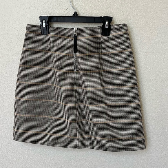 A.L.C | Plaid Print Mini Skirt with Leather Trim Embellishment | Size 2 - Picture 8 of 10